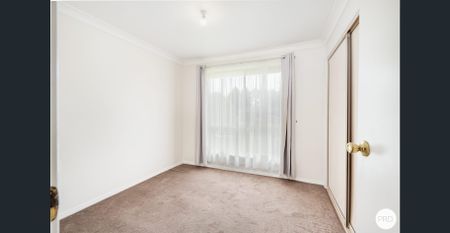 Lovely family home- available now - Photo 4