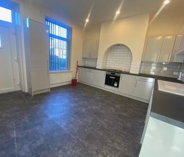 4 bedroom terraced house to rent - Photo 4
