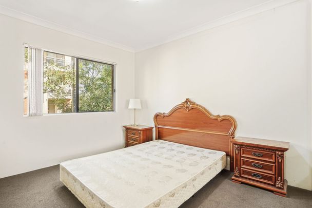 NEAT & TIDY TWO BEDROOM UNIT IN GREAT LOCATION! - Photo 1