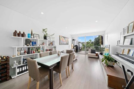 Modern Two Bedroom Private Apartment - Photo 4