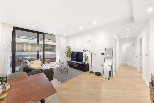 A stunning two bedroom apartment on the first floor of the sixth, highly coveted crescent building. - Photo 1