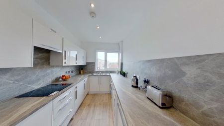 1 bedroom in a flat share to rent - Photo 5