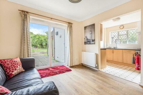 5 bedroom Semi-detached house to rent - Photo 1