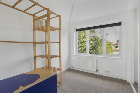 4 bedroom semi-detached house to rent - Photo 3