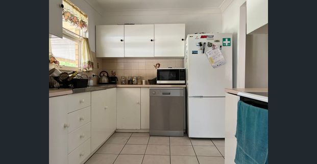 Four Bedroom Family Home! - Photo 1