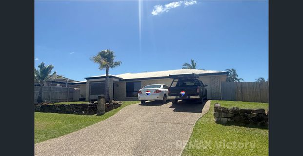 This fantastic family home with double side access and solar panels and big block - Photo 1