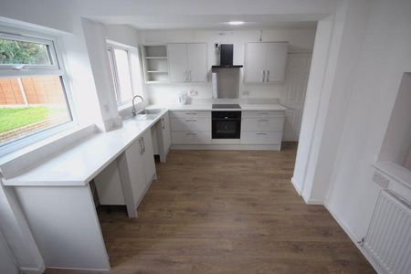 3 bedroom semi-detached house to rent - Photo 5