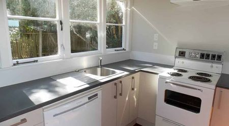 Family Home with Beautiful Views - Photo 3