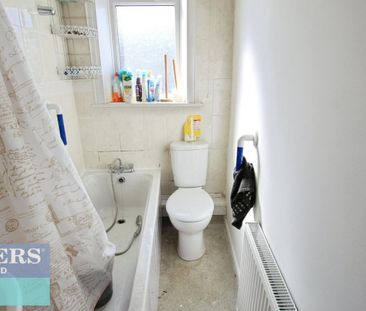 4 bedroom House To Let - Photo 5