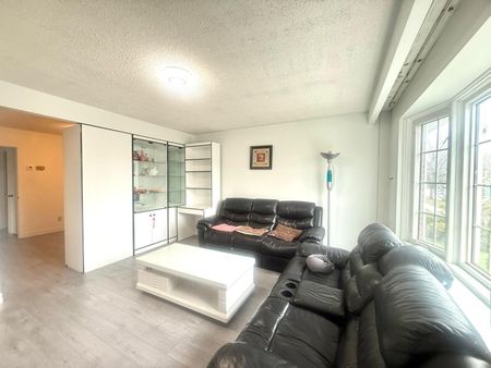 For Lease - 21 Broomfield Drive, Toronto, Ontario - Photo 2