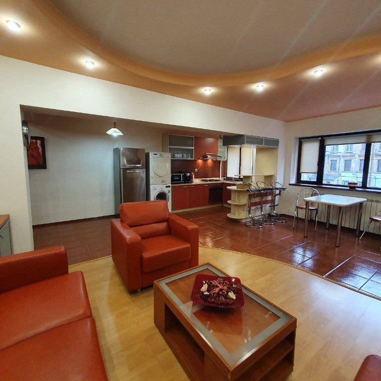 De închiriat – Apartament 3 camere în Universitate, km 0! - Fotografie 1