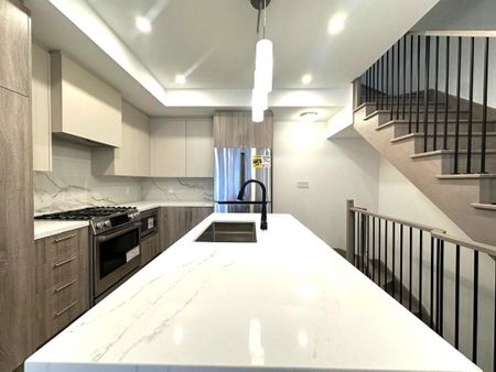 For Lease - 126 Alton Crescent, Vaughan, Ontario - Photo 2