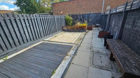 3 bedroom terraced house to rent - Photo 4