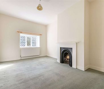 Pretty two bedroom cottage in the heart of Chichester town centre - Photo 4