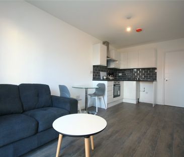 High Street, - Photo 2