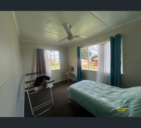 6-8 Francis Street, Kingaroy, Qld 4610 - Photo 3