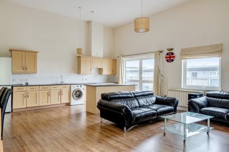 2 bedroom penthouse to rent - Photo 2