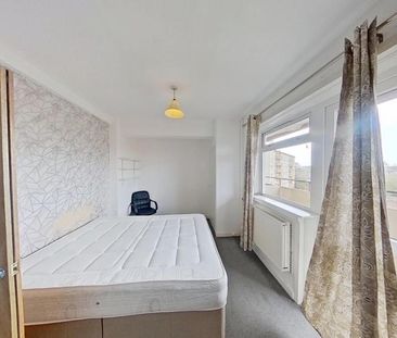 3 bedroom flat to rent - Photo 6