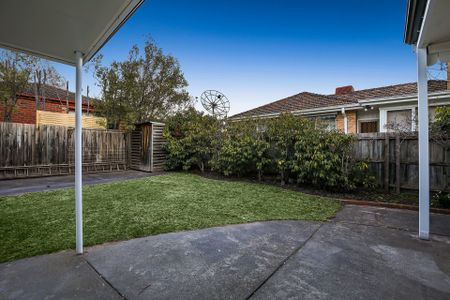 1/11 Queens Parade, Glen Iris - Photo 2