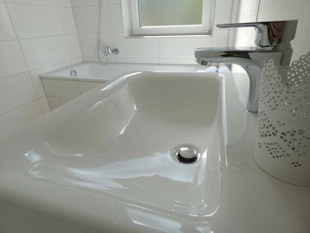 ** Sie wünschen sich eine modernisierte Altbauwohnung in beliebter Lage?? Hier sind Sie richtig ** - Photo 2