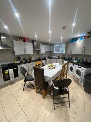 9 bedroom house to rent - Photo 1