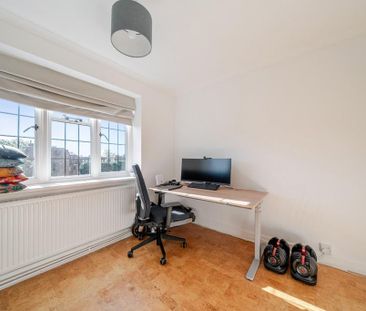 3 bedroom flat to rent - Photo 4