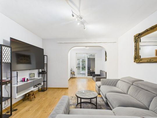 Shaftesbury Avenue, Feltham,TW14 - Photo 1