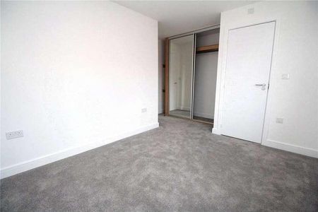 Edwards Grove, Bordon, Hampshire, GU35 - Photo 3