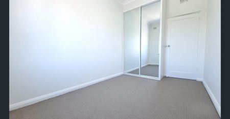 Beachside Living Meets Art Deco Charm - Photo 2