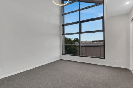 Welcome to 7B Nelson Place - A stunning contemporary residence that captures the relaxed elegance of Bayside living. Available 24/11/2025. - Photo 5