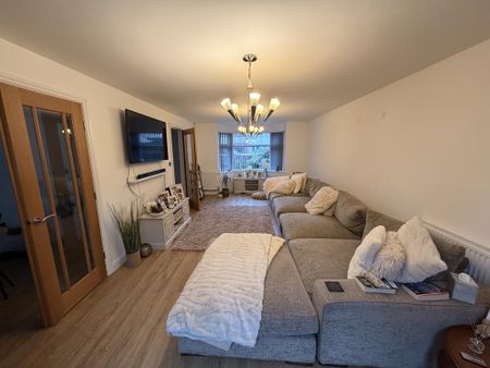 3 bedroom detached house to rent - Photo 2