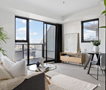 Sophisticated Urban Living - Photo 2
