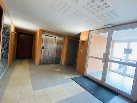 Appartement T2 avec balcon et parking - Photo 5