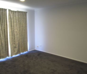 Renovated cozy unit in great location! - Photo 2