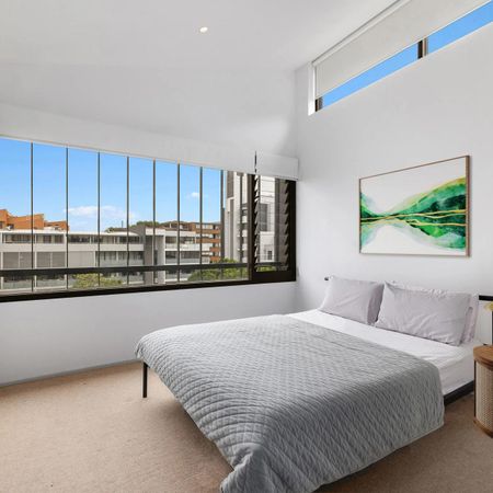 Split-level contemporary extravagance - Photo 5