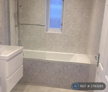 3 bedroom flat to rent - Photo 3