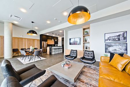 2 Bed Condo In University District. - Photo 2