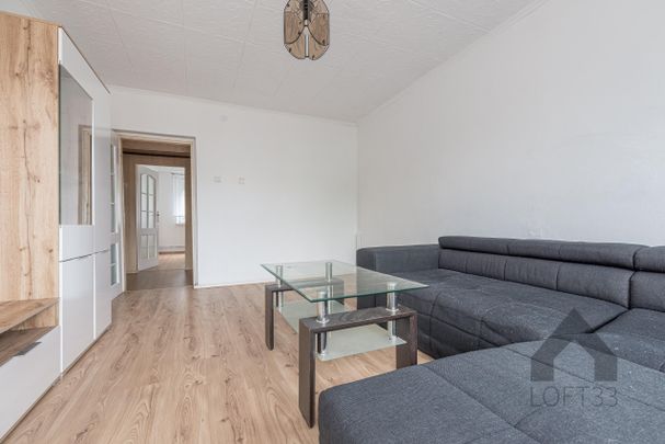 Duże i tanie dwupokojowe mieszkanie w Jaworznie przy Ogrodowej do wynajęcia | Spacer 3D - Фото 1