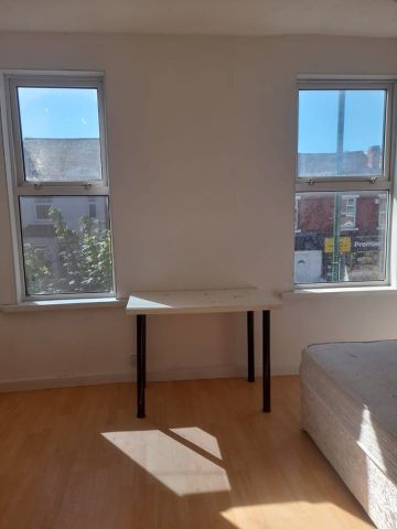 Room in a Shared House, Haydn Road, NG5 - Photo 4