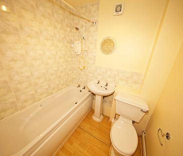 10 Carlton Close - Photo 3