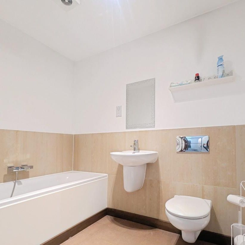 Front Lane, Upminster, RM14 - Photo 1