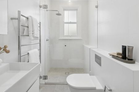 Rare semi-style apartment with private rooftop terrace & iconic Bridge views - Photo 5