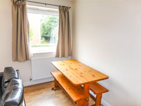 3 bedroom flat to rent - Photo 2