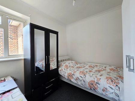 Pitcairn Court, Tooting - Photo 3