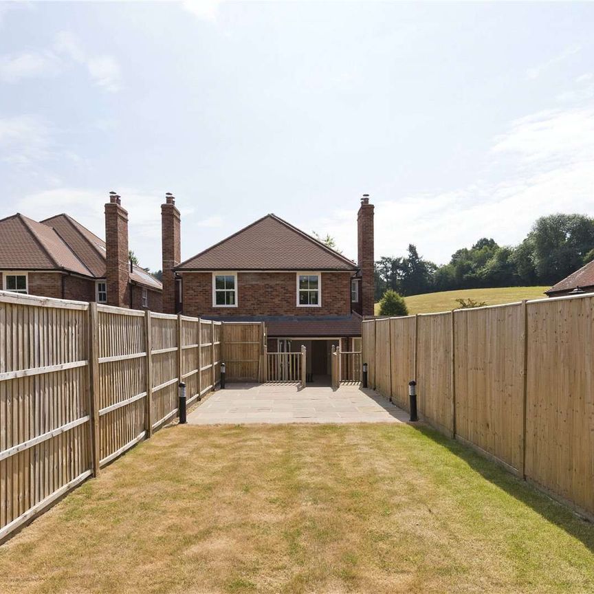 A stunning four bedroom semi-detached house set across three floors offering excellent family accommodation with a good amount of outside space. - Photo 1