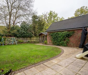 4 bedroom detached house to rent - Photo 6