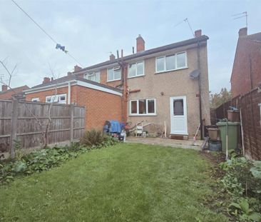 3 bedroom end of terrace house to rent - Photo 4