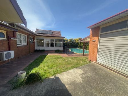 “Charming Family Home in Quiet Cul-de-sac with Pool” - Photo 2