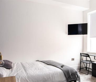 1 bedroom in a house share to rent - Photo 2