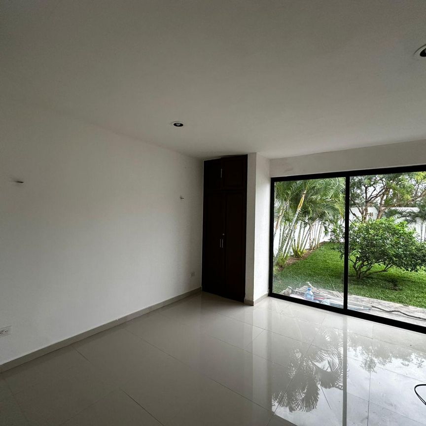 Casa de 4 recámaras, con amplio jardín y piscina. - Photo 1